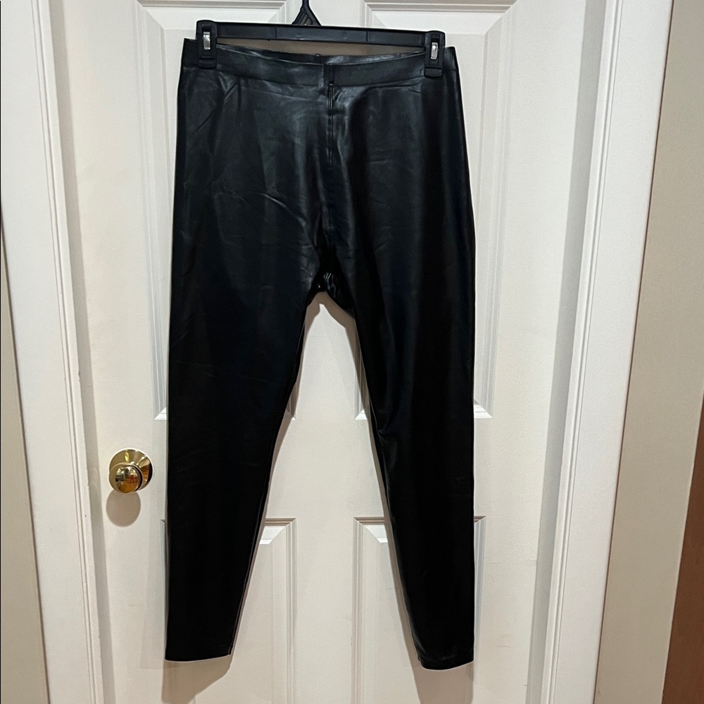 HUE, woman’s, black, polyurethane exterior, stretch pants. Size large.